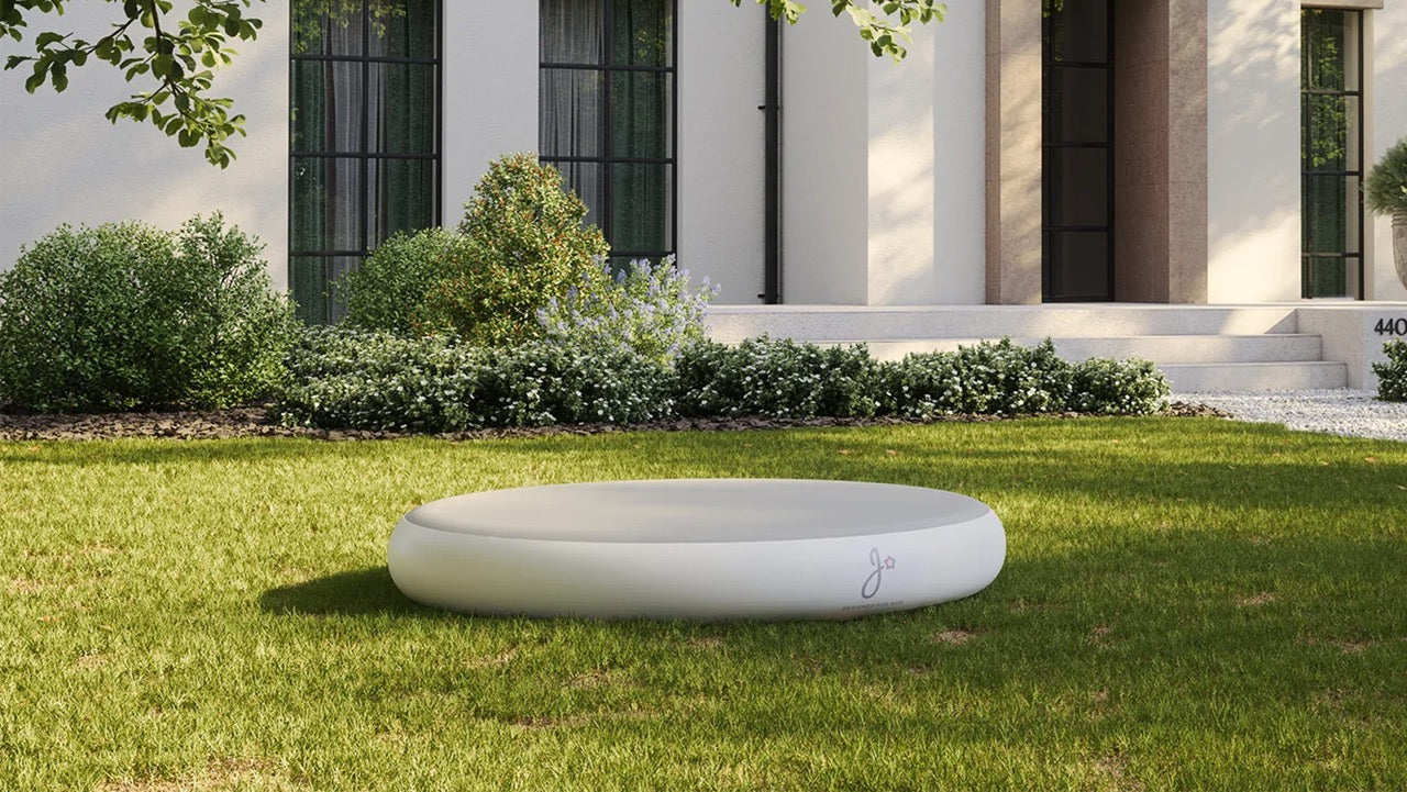 Child jumping on compact outdoor Jumpspot - Jupiduu Outdoor Jumpspot - AlmaVidaKids