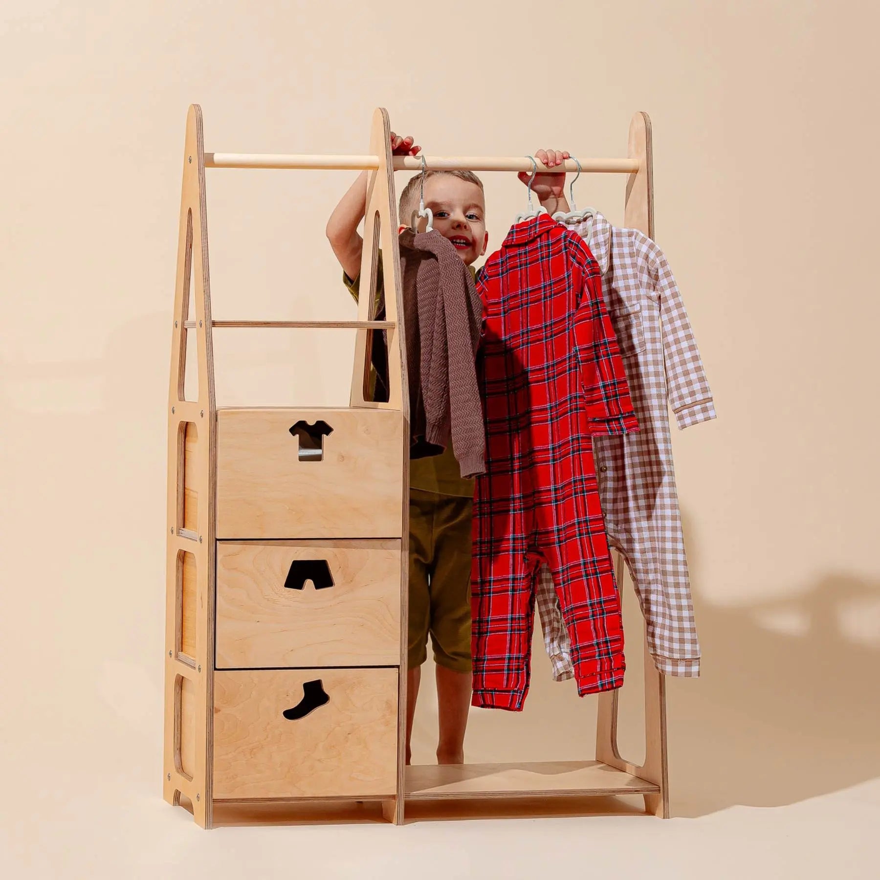 Clothing rack with drawers - AlmaVidaKids