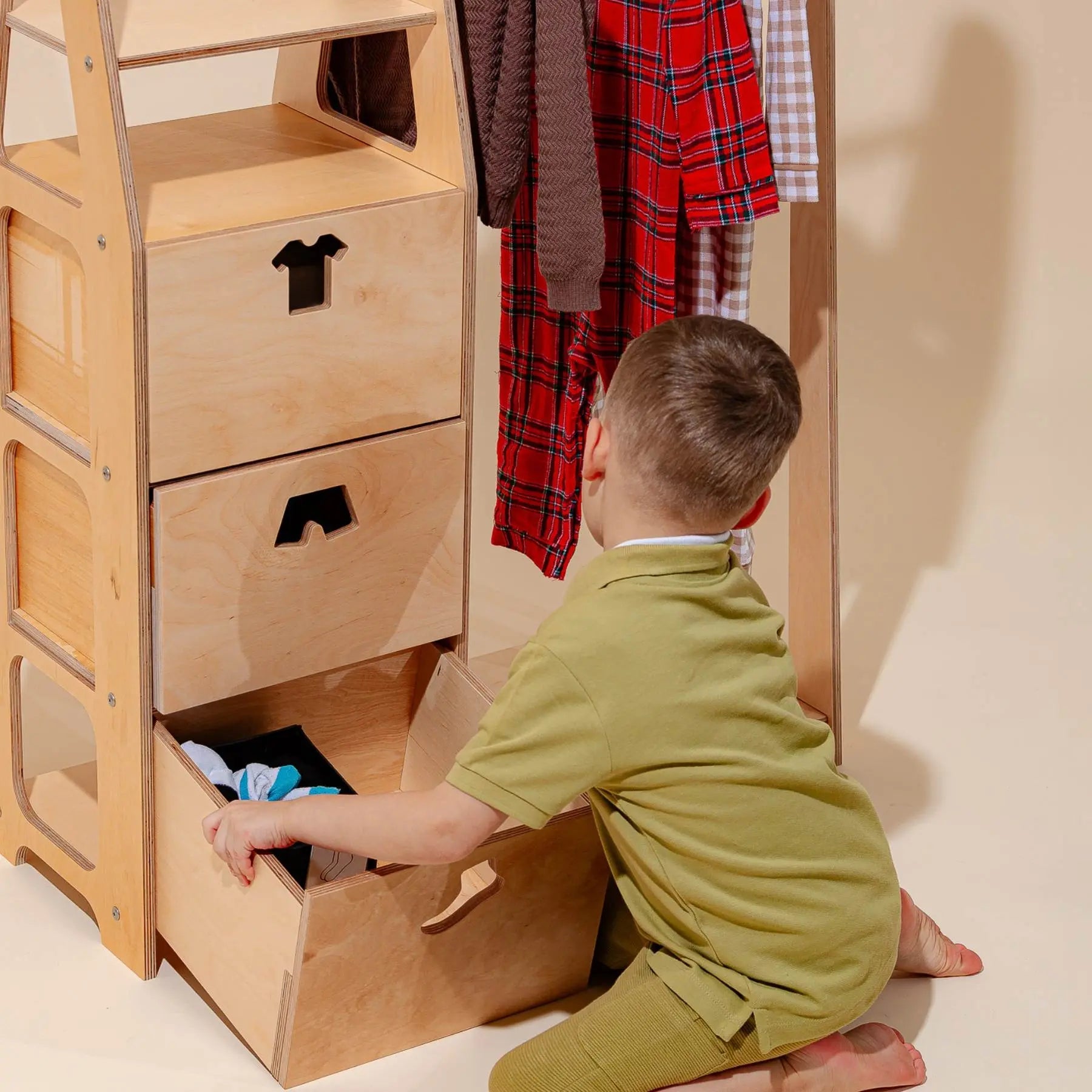 Clothing rack with drawers - AlmaVidaKids