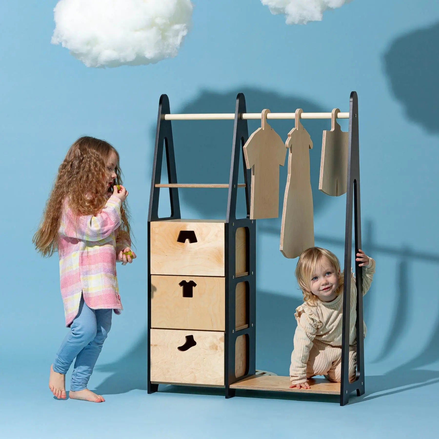 Clothing rack with drawers - AlmaVidaKids