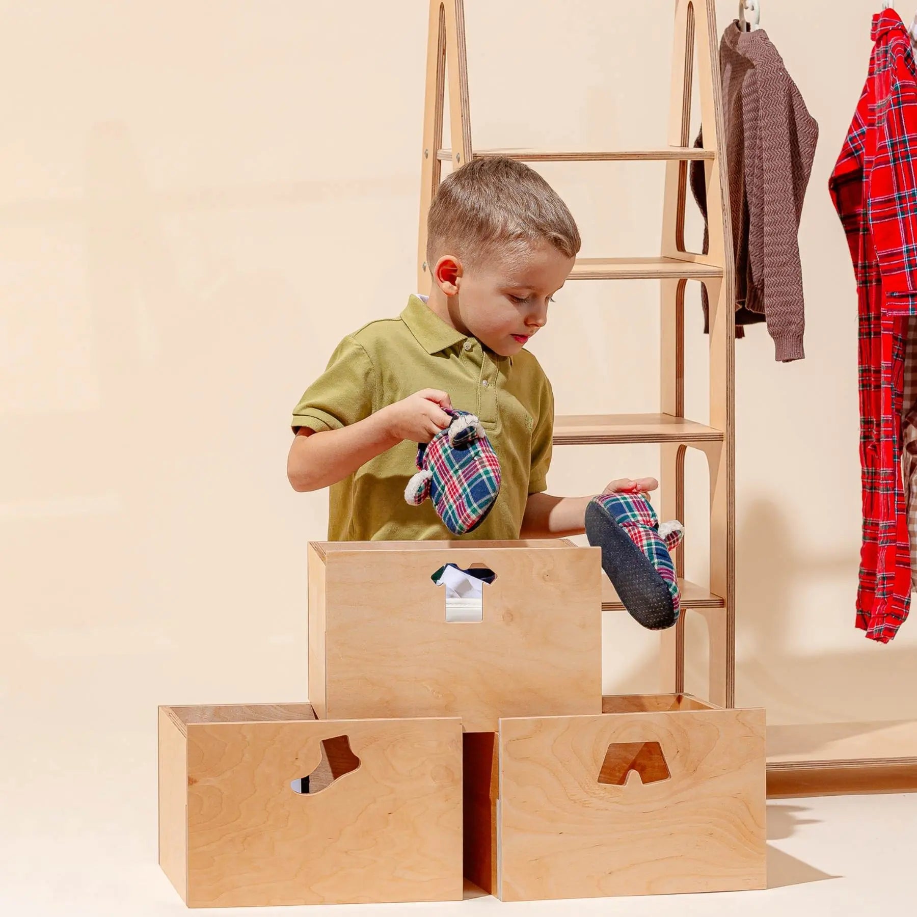 Clothing rack with drawers - AlmaVidaKids