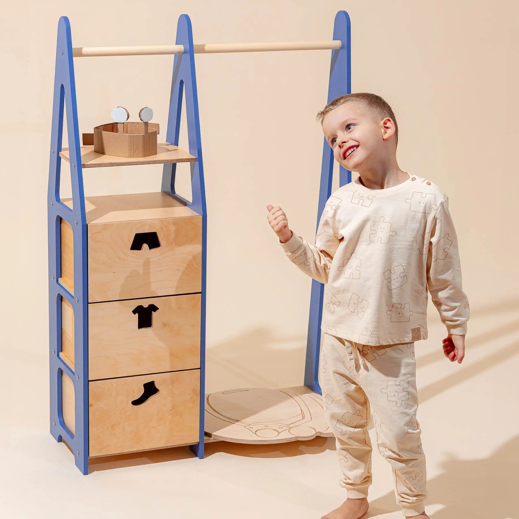 Clothing rack with drawers - AlmaVidaKids