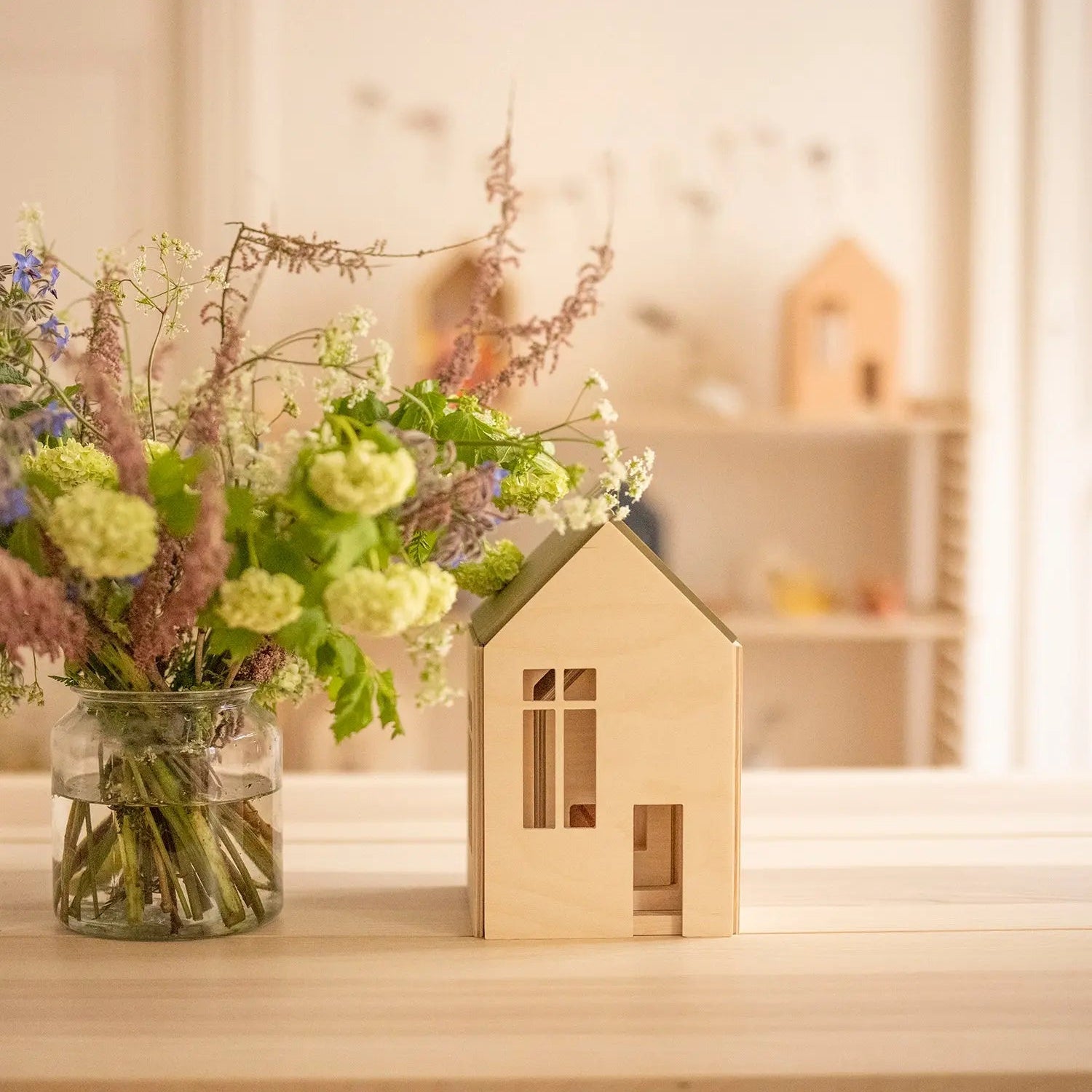 Dollhouse with magnets - AlmaVidaKids