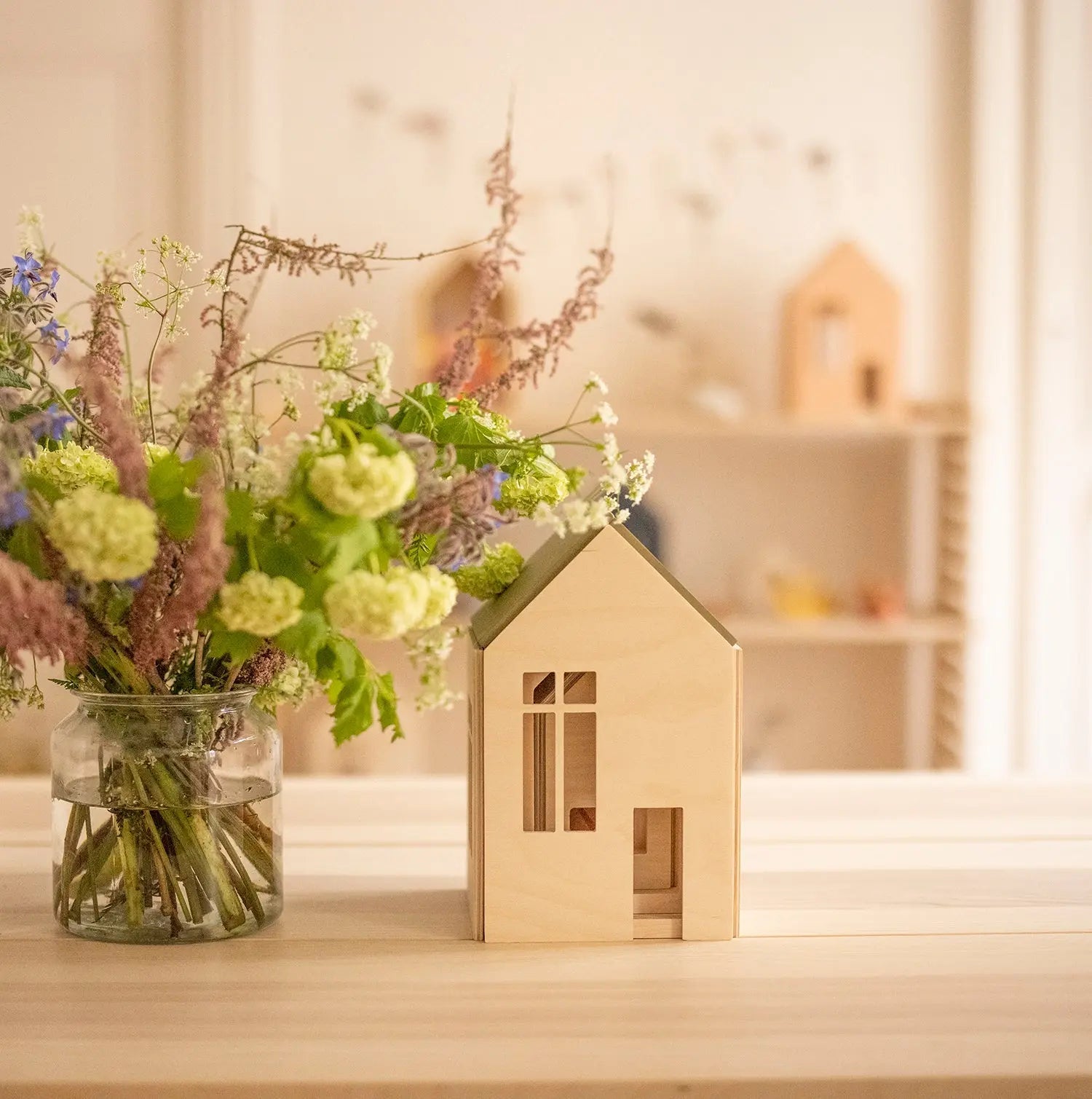 Dollhouse with magnets - AlmaVidaKids