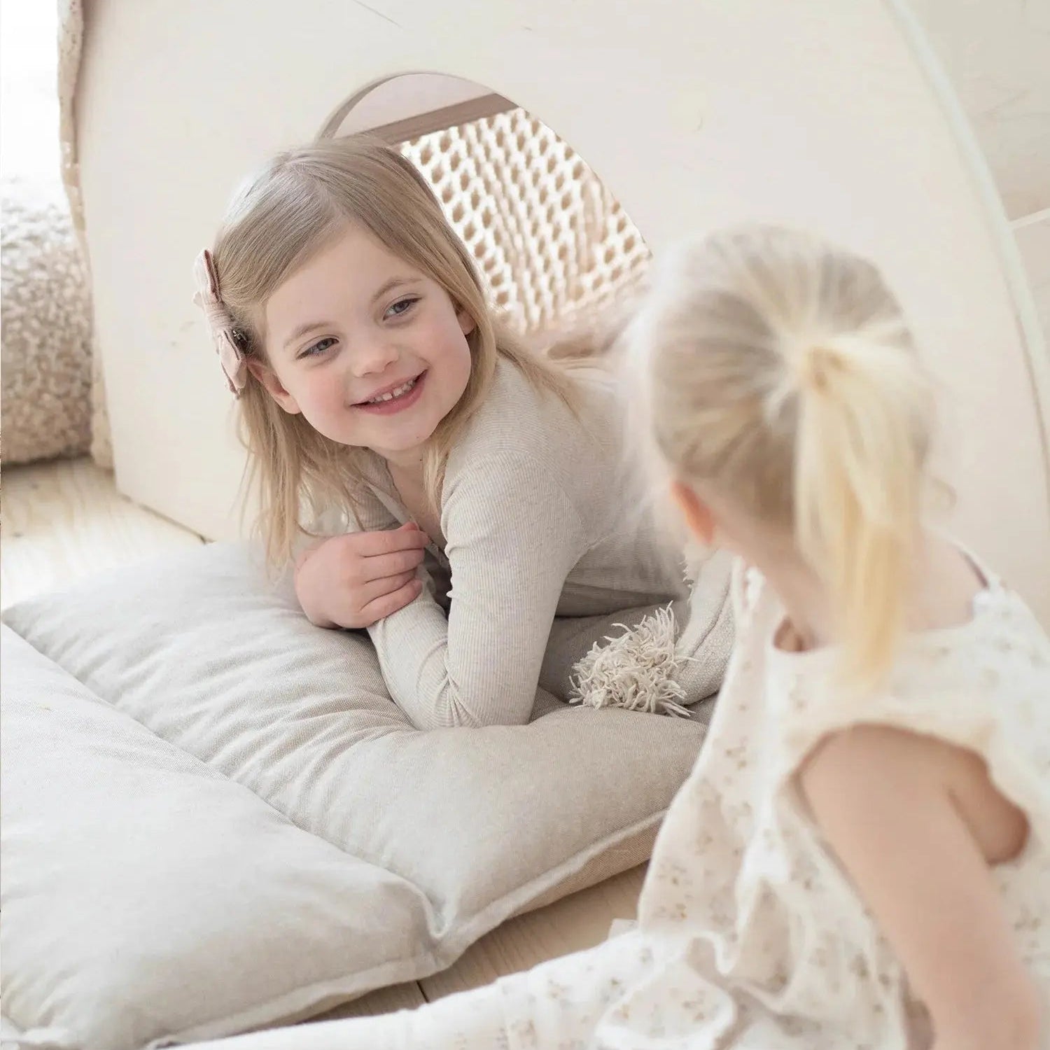 KUMPU Montessori bookshelf - AlmaVidaKids