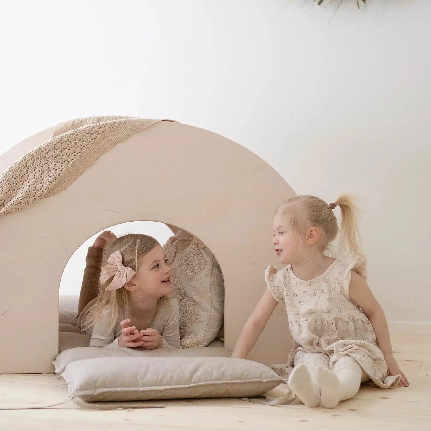 KUMPU Montessori bookshelf - AlmaVidaKids