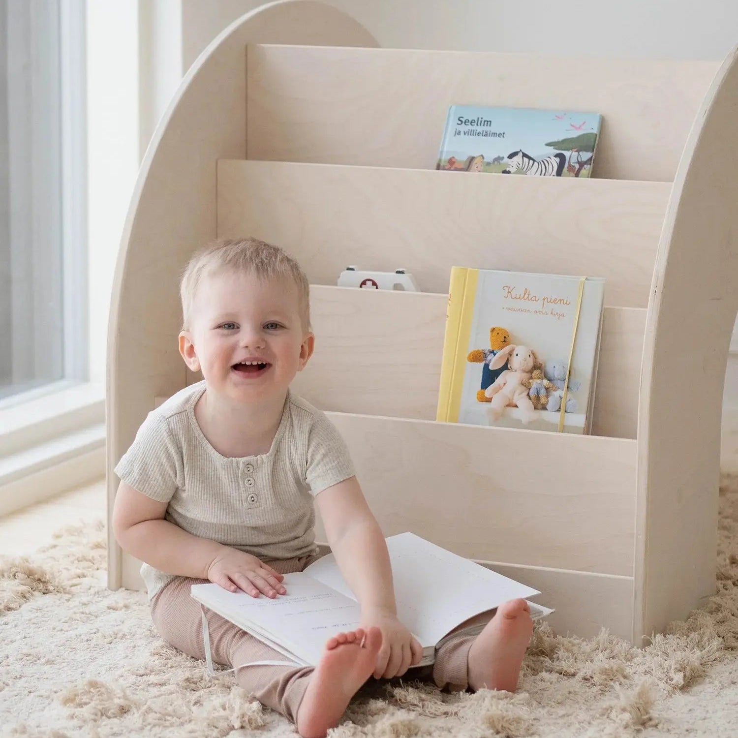 KUMPU Montessori bookshelf - AlmaVidaKids