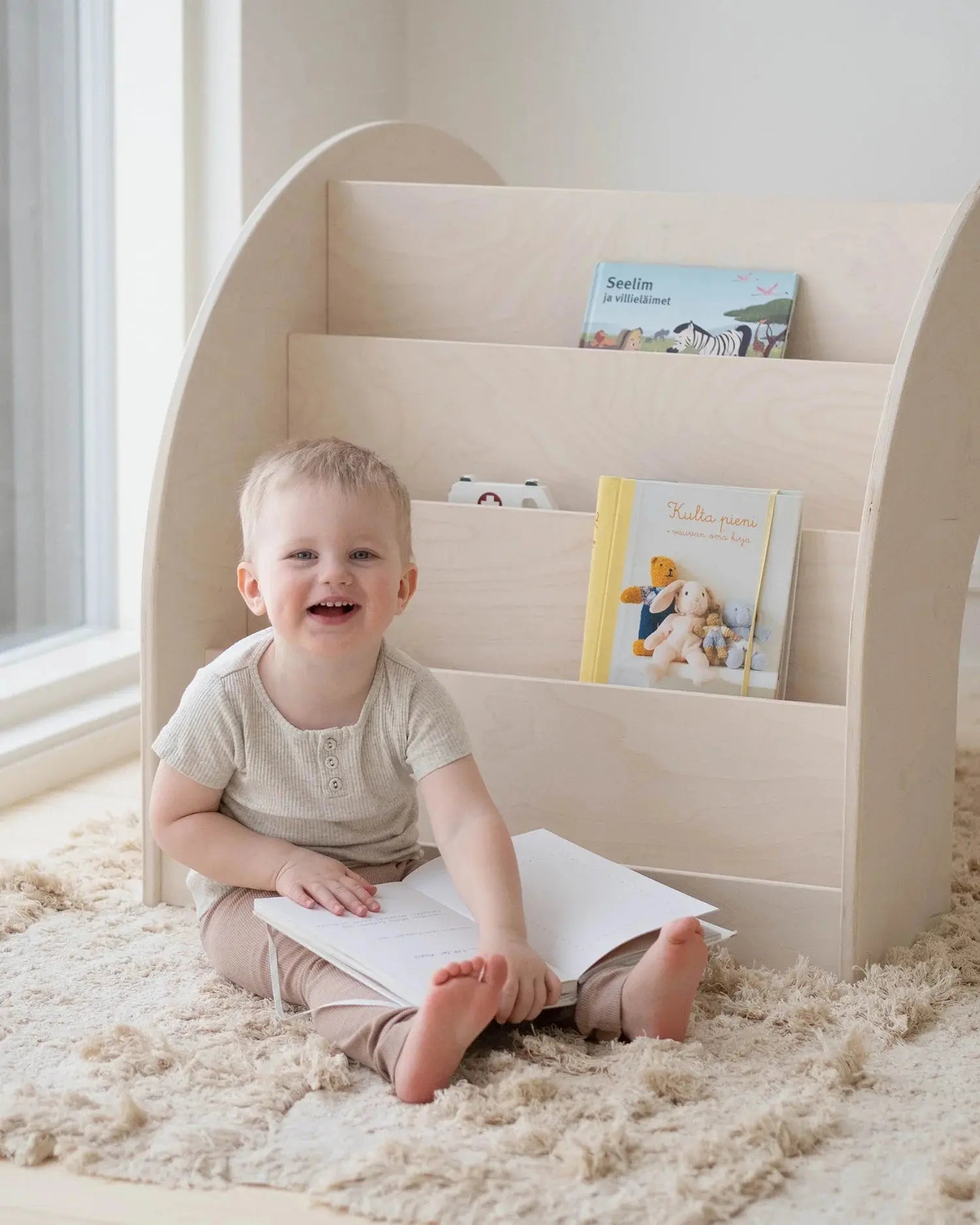 KUMPU Montessori bookshelf - AlmaVidaKids