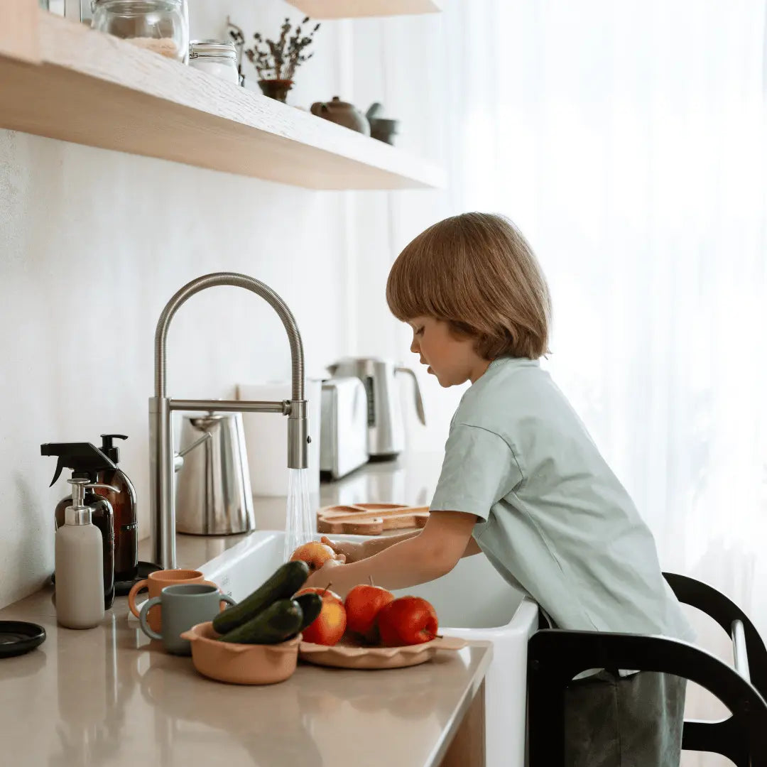 STEP UP • Adjustable height helper tower Ette Tete