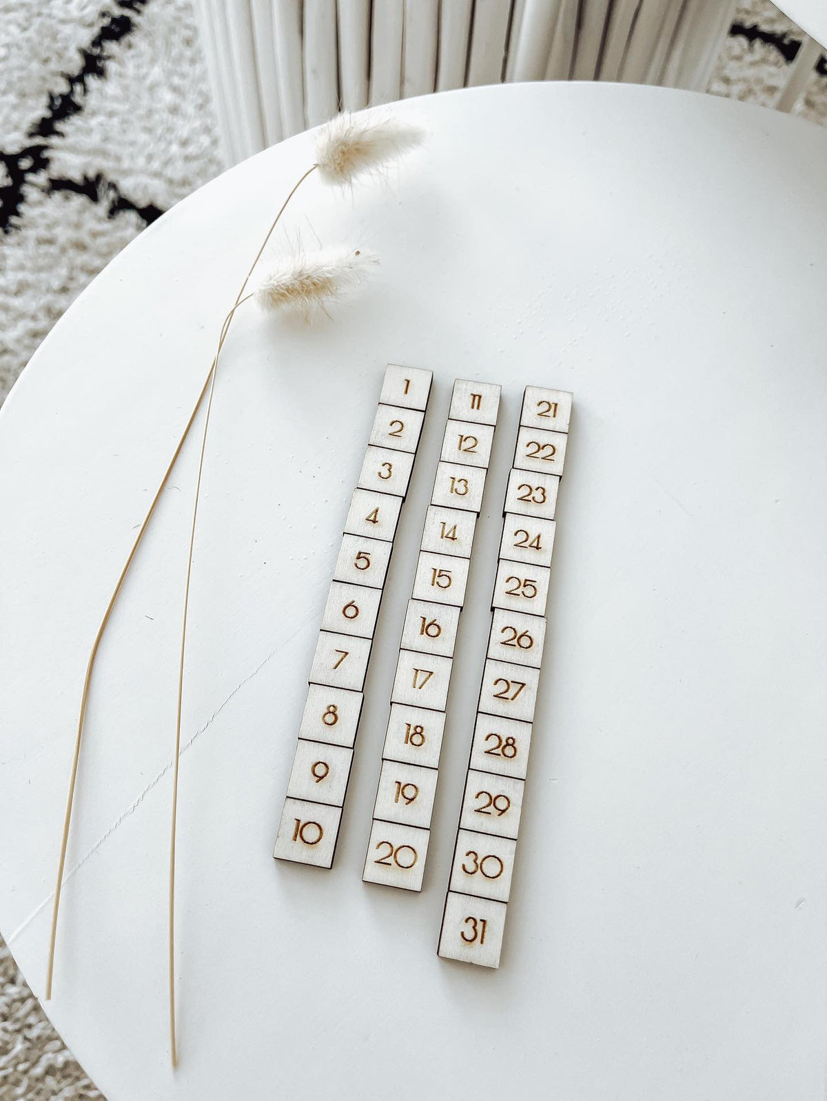 Wooden date pictograms for weekly and daily planner