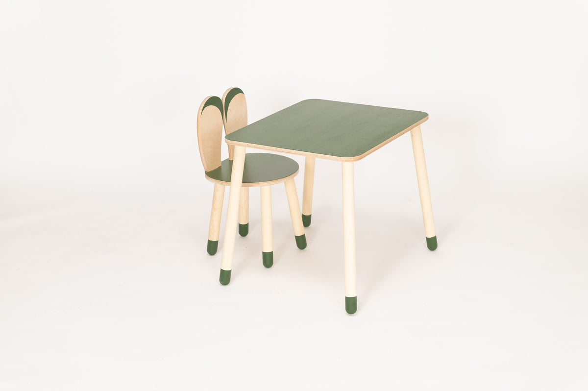 Family-scl Bunny set met khaki tafelblad en bijpassende stoel met konijnenoren, beide met houten poten.