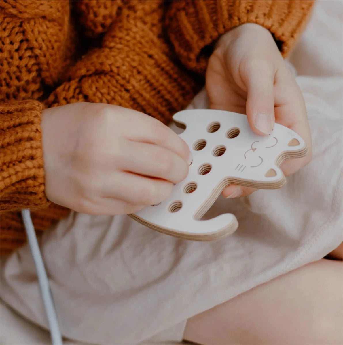 Cat Lacing Toy - AlmaVidaKids