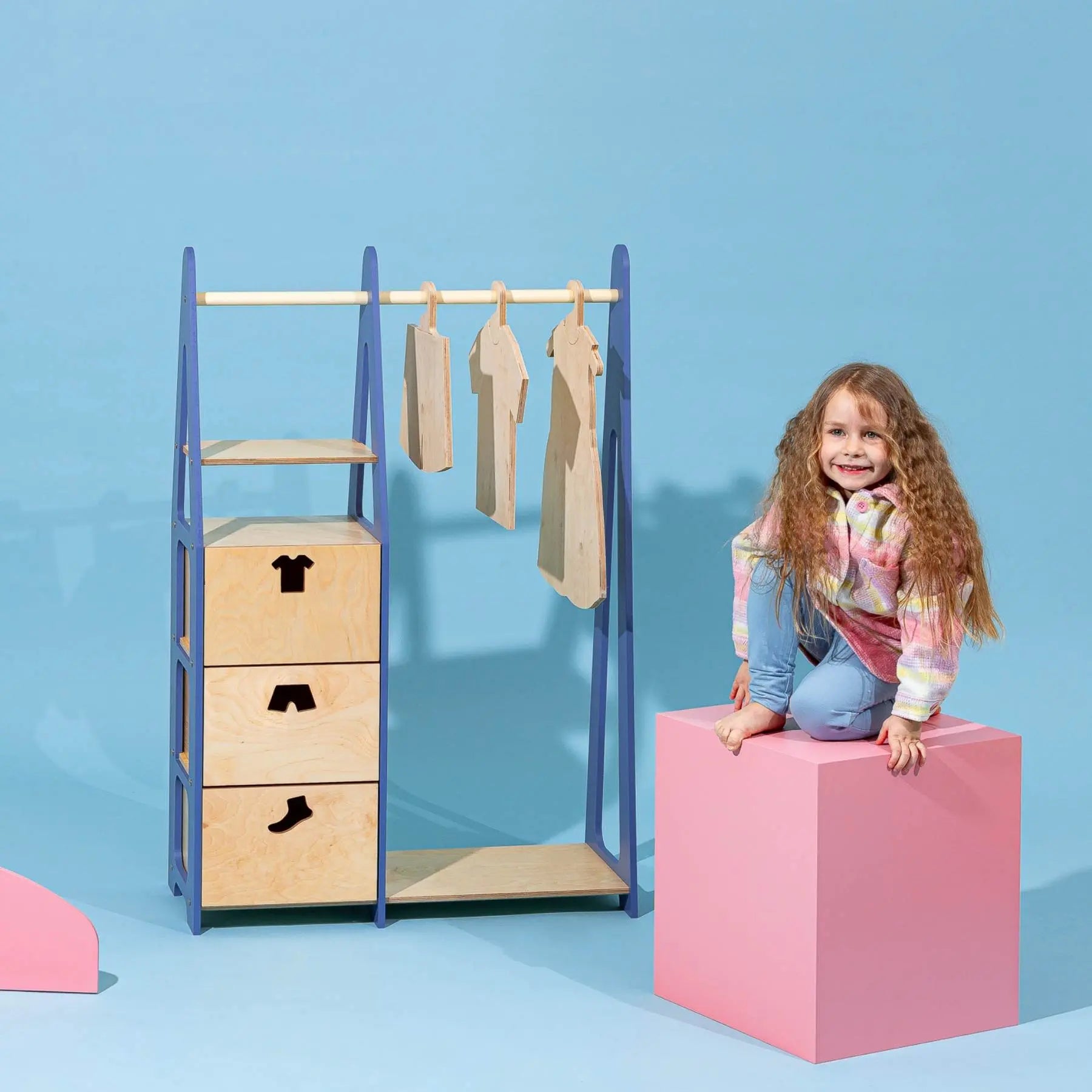 Clothing rack with drawers - AlmaVidaKids