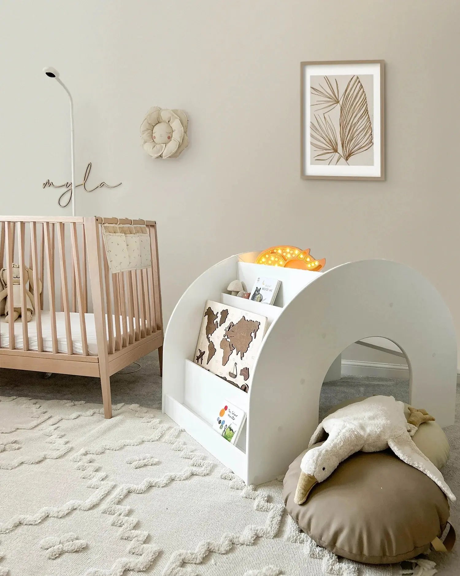 KUMPU Montessori bookshelf - AlmaVidaKids