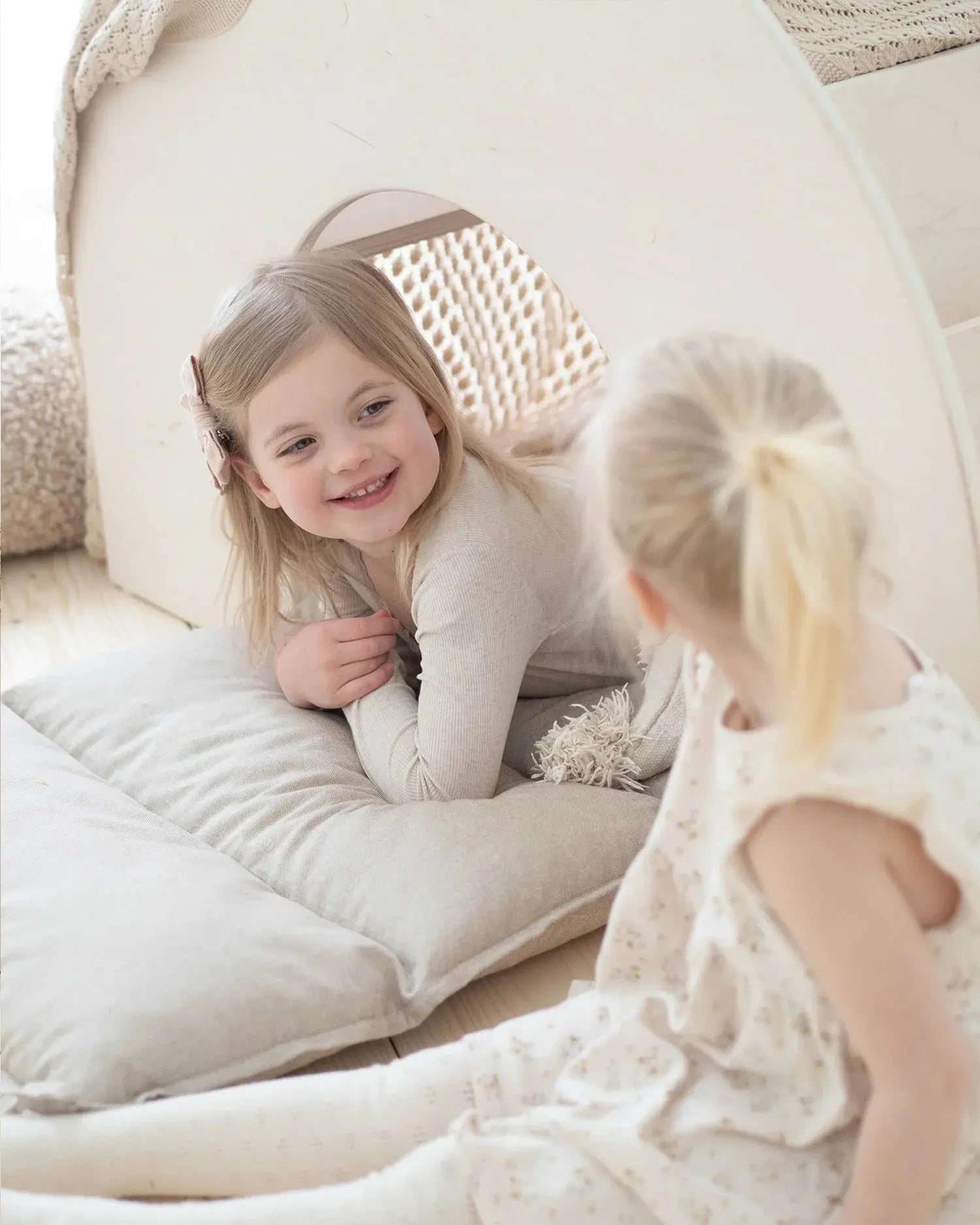 KUMPU Montessori bookshelf - AlmaVidaKids