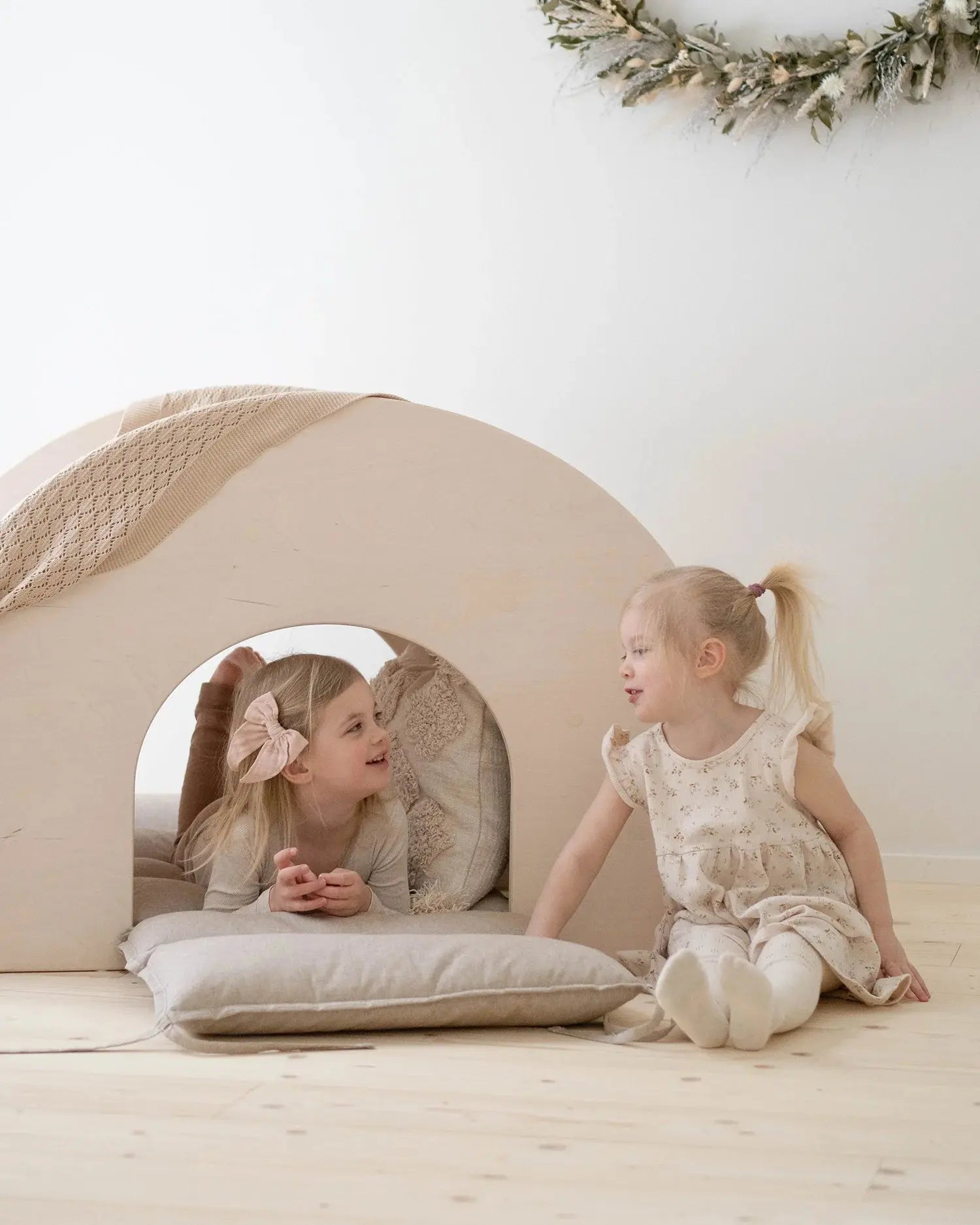 KUMPU Montessori bookshelf - AlmaVidaKids