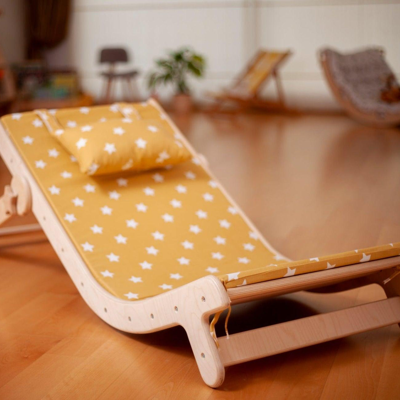 Adjustable lounge chair with comfy pad for kids - Kidodido